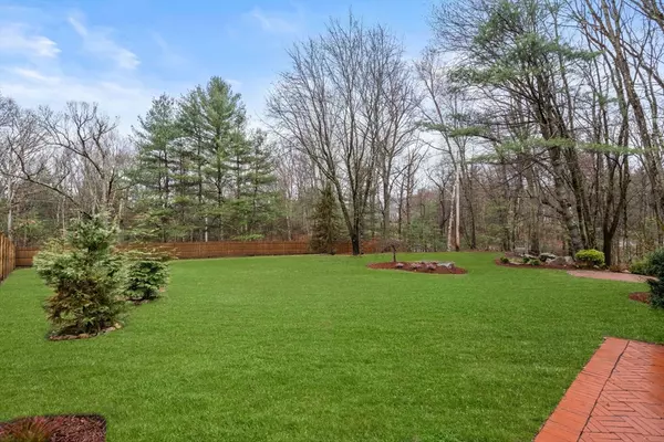 Holliston, MA 01746,735 Prentice