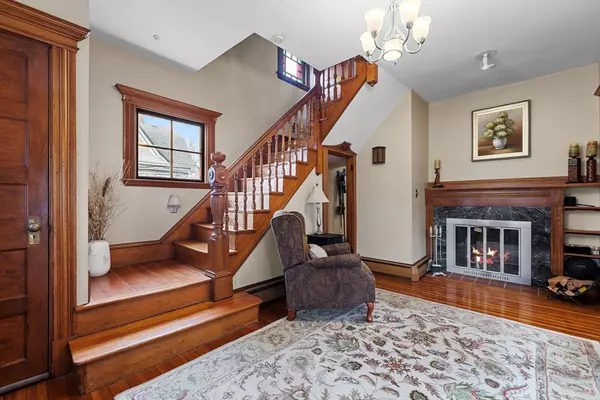 Milton, MA 02186,17 Bates Rd