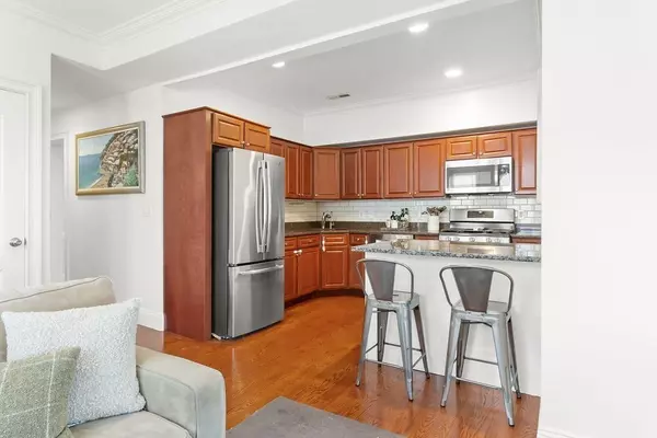 Boston, MA 02127,200 W 6th St #2