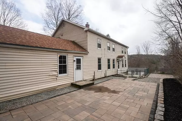 Sturbridge, MA 01518,10 School St