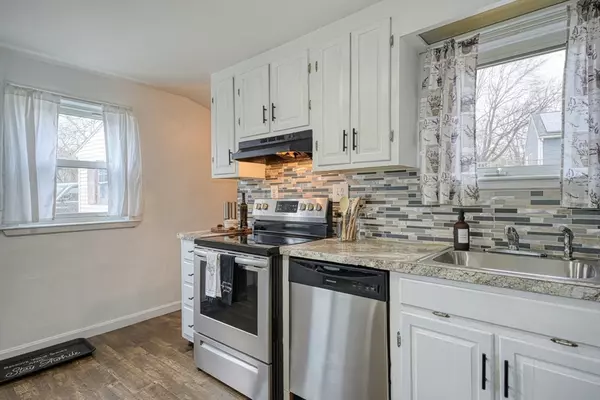 Bellingham, MA 02019,8 Dorothy Ave