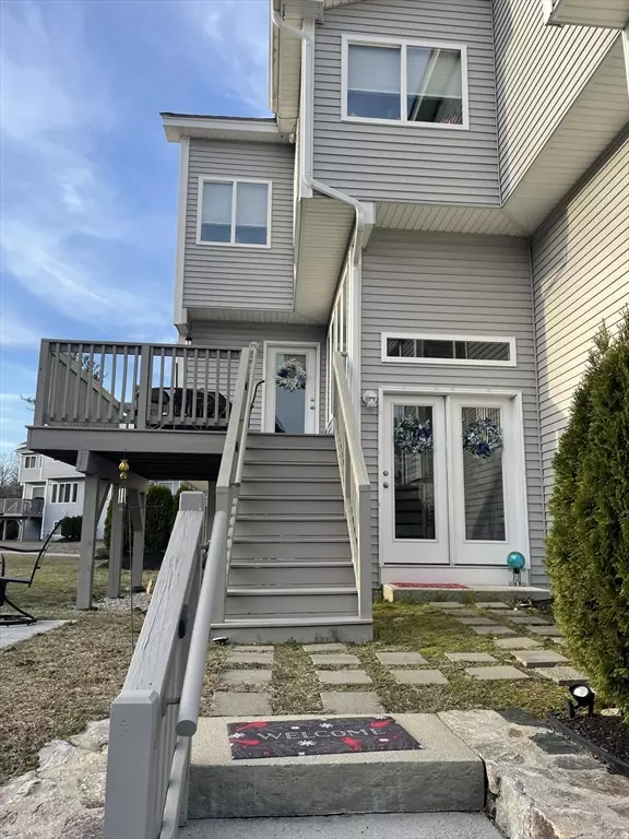 Bellingham, MA 02019,404 Old Bridge Ln #404