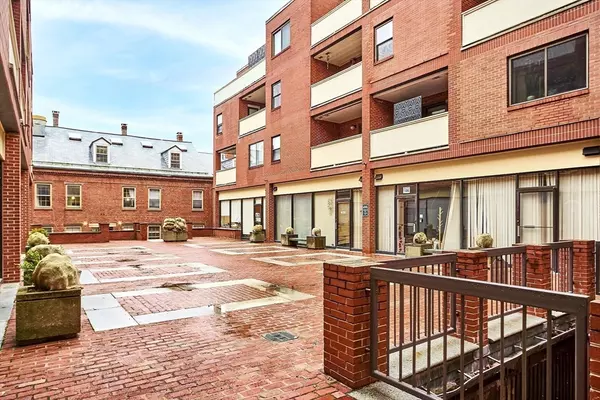 Salem, MA 01970,20 Central Street #402