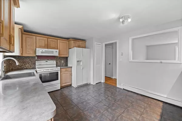 34 Spencer Dr Plymouth, MA 02360