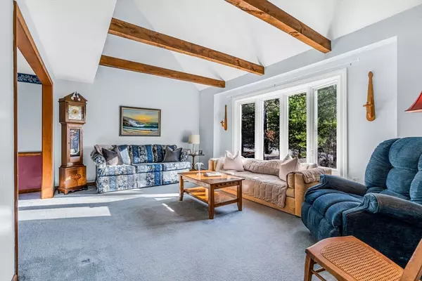 Walpole, MA 02081,11 Ridge Road