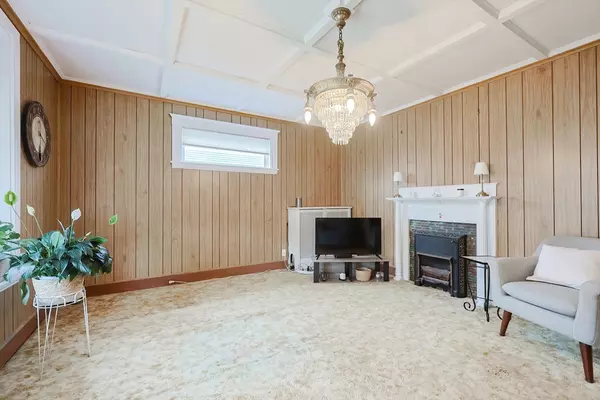 Medford, MA 02155,6 Magoun Ave