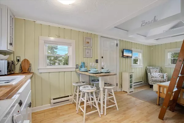 Dennis, MA 02639,109 Lower County Rd