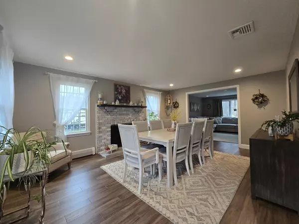 Taunton, MA 02780,152 Terrianne Dr