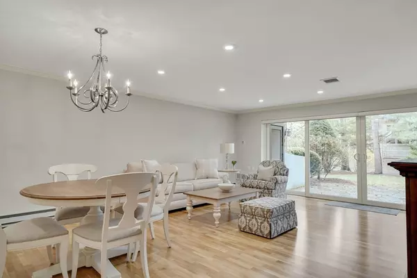 Needham, MA 02492,1202 Greendale Avenue #108