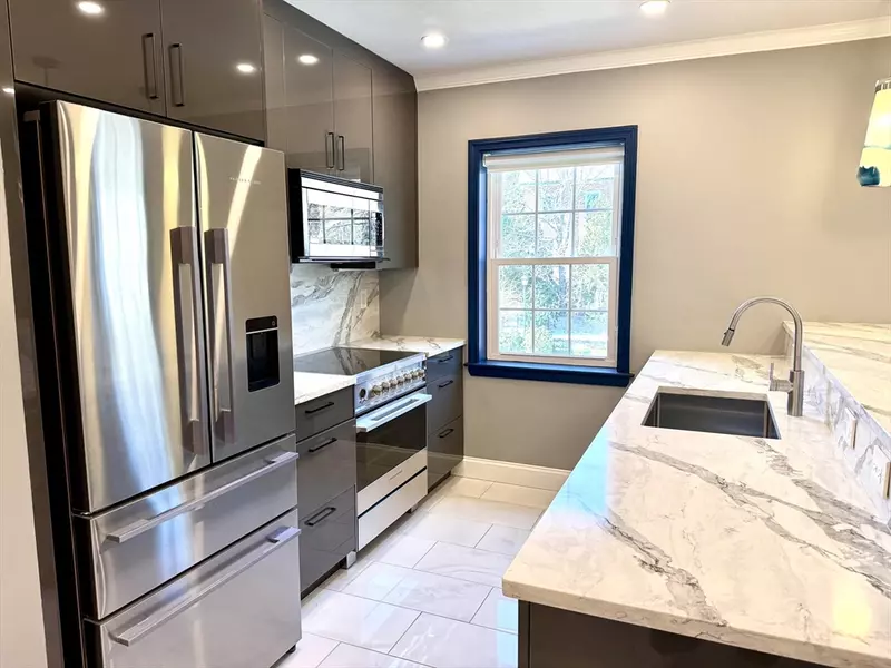27-29 Commonwealth Ave #6, Newton, MA 02467
