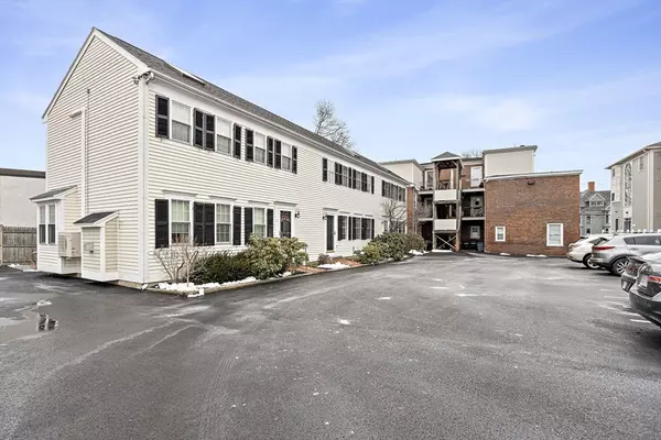 Newburyport, MA 01950,100 State St #8