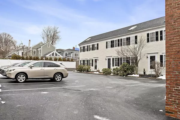 Newburyport, MA 01950,100 State St #8