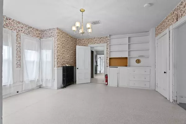 Kingston, MA 02364,11 Maple Ave