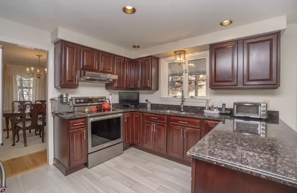Amesbury, MA 01913,22 Elizabeth St