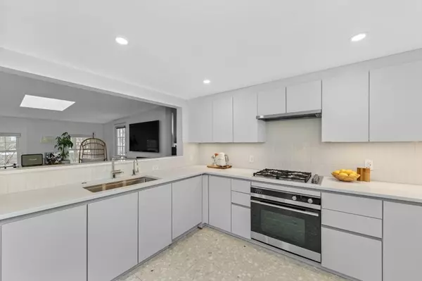 Arlington, MA 02476,10 Willow Court #B