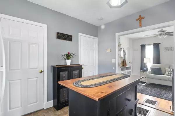 Northbridge, MA 01588,2 A St #2