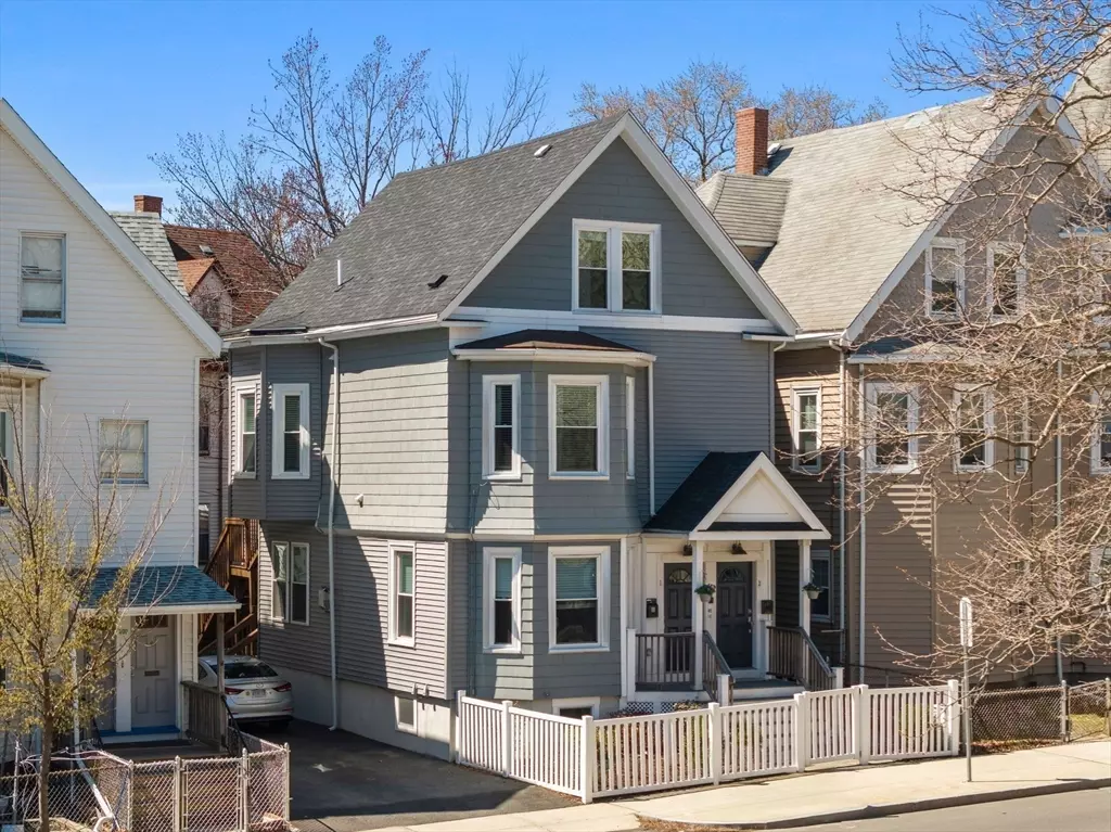 Somerville, MA 02145,402 Medford St #2