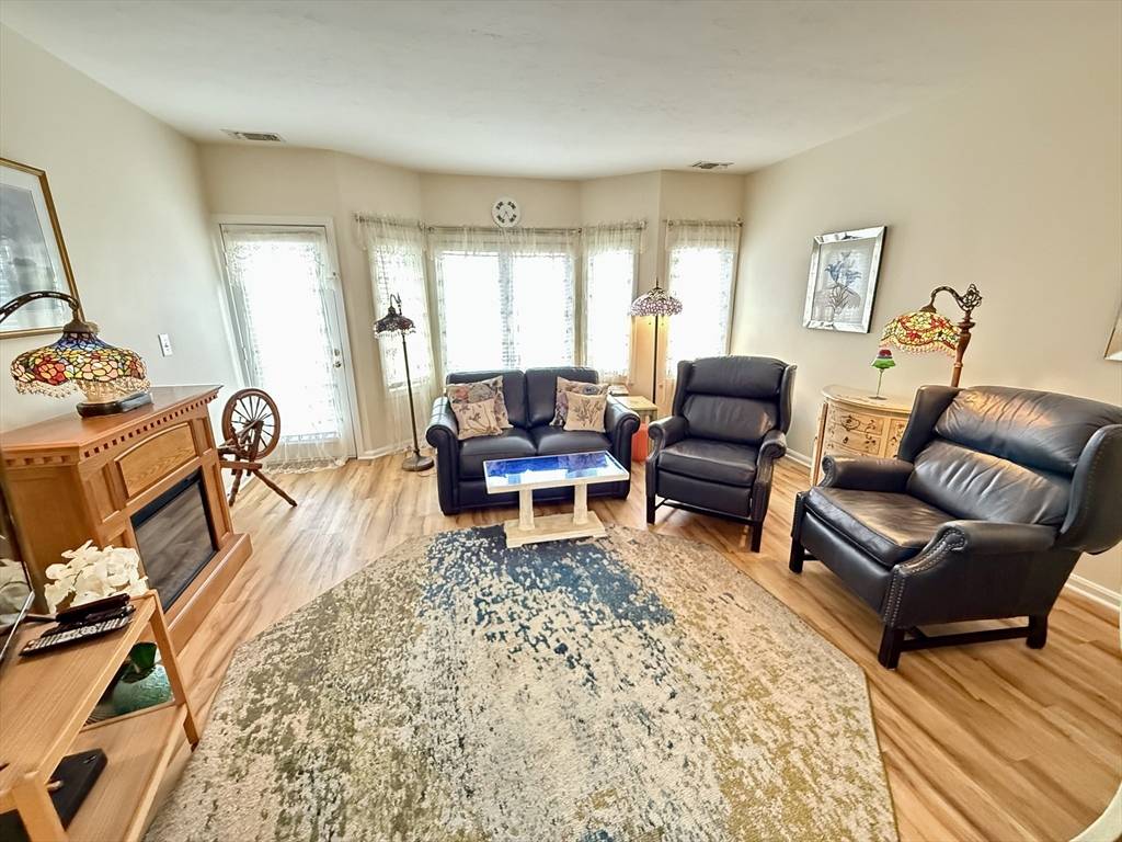 Plymouth, MA 02360,4 Westcliff Dr #White Cliff