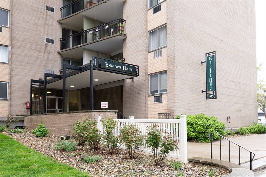 1025 Hancock St #3D, Quincy, MA 02169