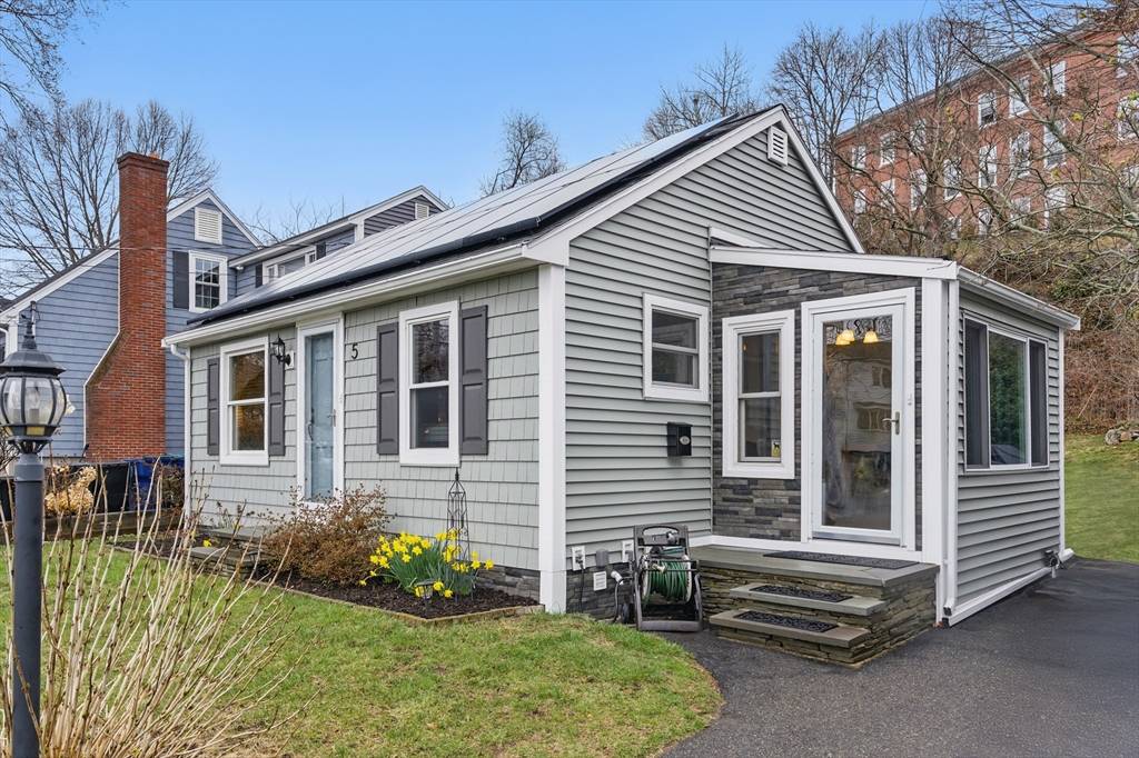Salem, MA 01970,5 Greenway Rd