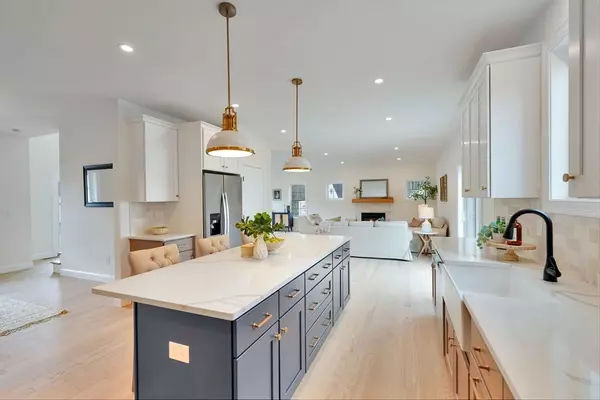 Mattapoisett, MA 02739,2 Cuttyhunk Dr