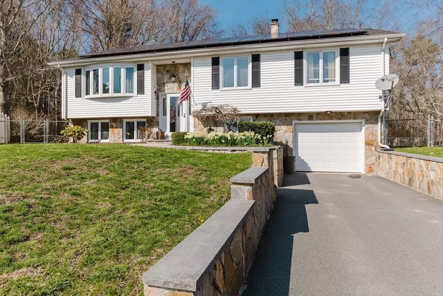 8 Rounseville St, New Bedford, MA 02745