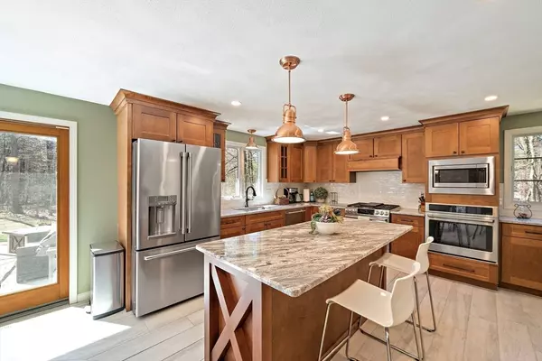 Chelmsford, MA 01824,17 Higate Rd