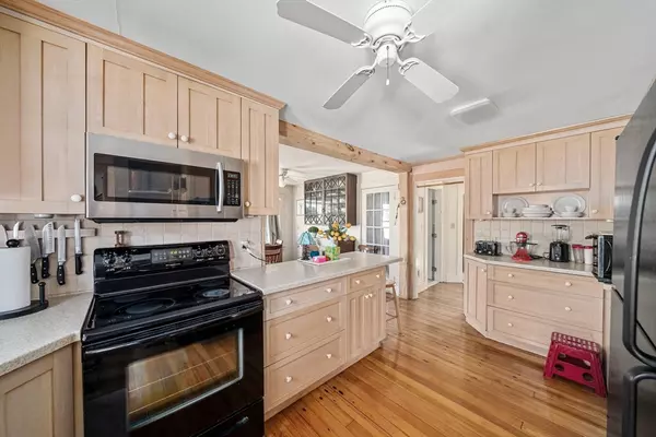 Marshfield, MA 02050,75 Regis Rd