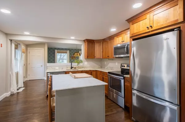 Medfield, MA 02052,322 South St