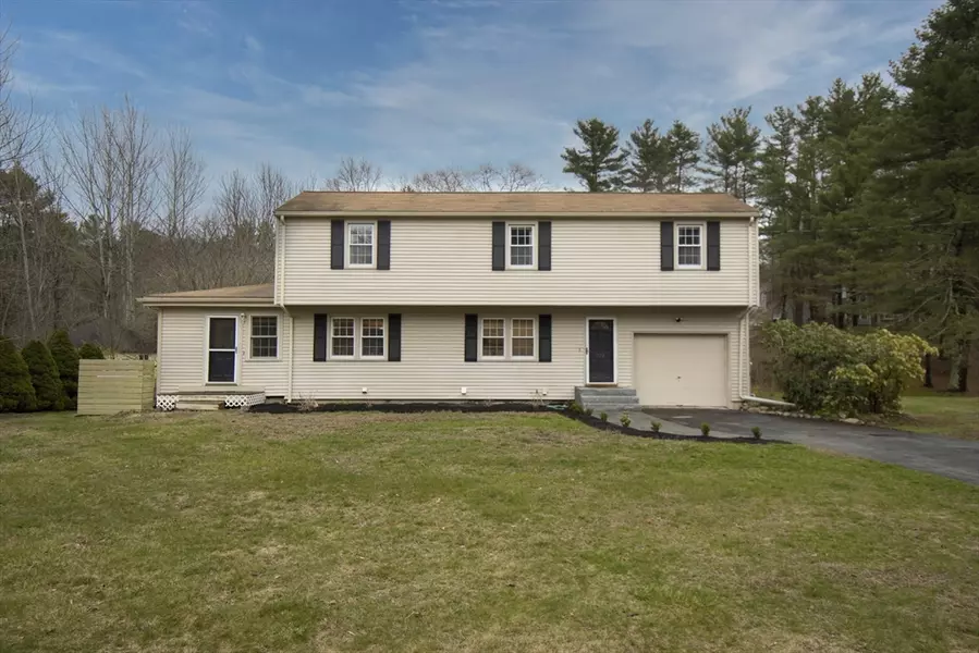 322 South St, Medfield, MA 02052