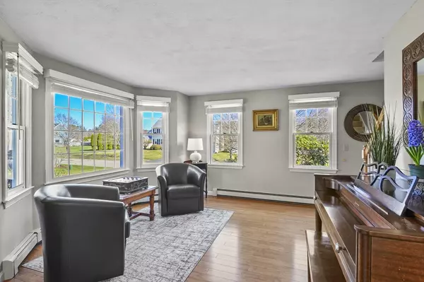 Upton, MA 01568,17 Henrys Path