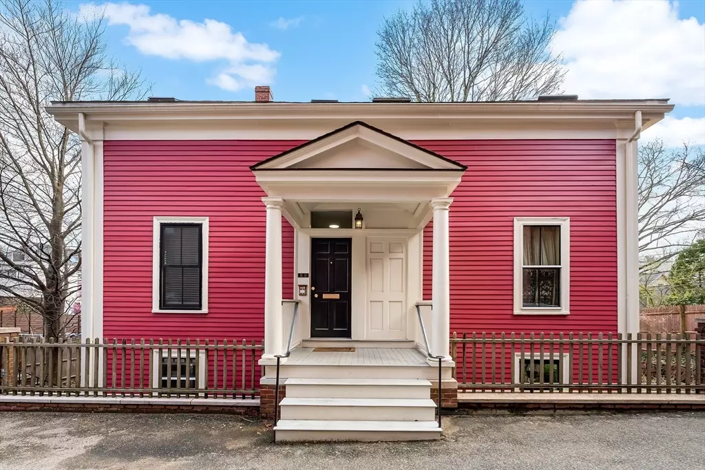 Brookline, MA 02445,12 Davis Ct #2