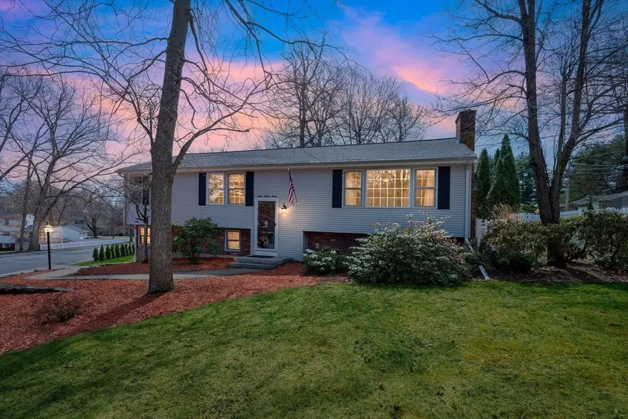 4 Ridge Rd, Hudson, MA 01749