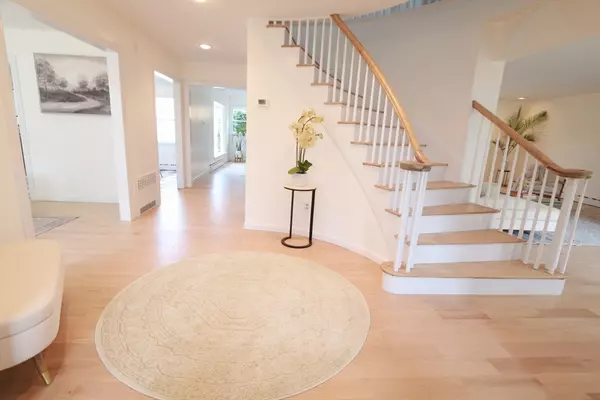 Swampscott, MA 01907,24 Tupelo Rd