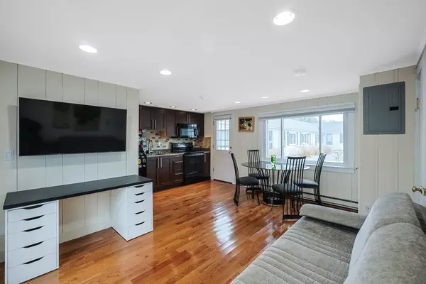 Dennis, MA 02639,174 Captain Chase Road #10