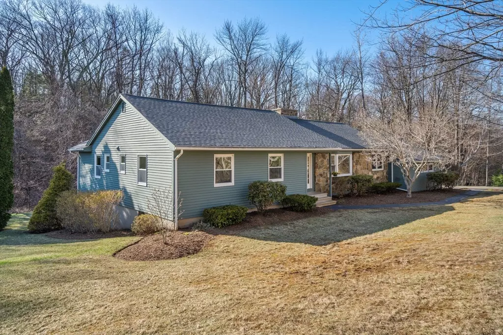 Sturbridge, MA 01518,37 Finlay Rd