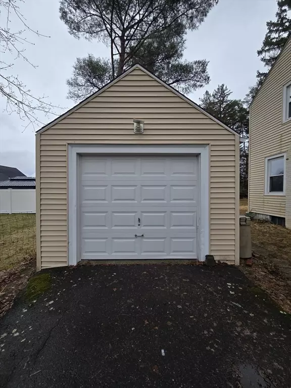 Ludlow, MA 01056,424 Chapin St