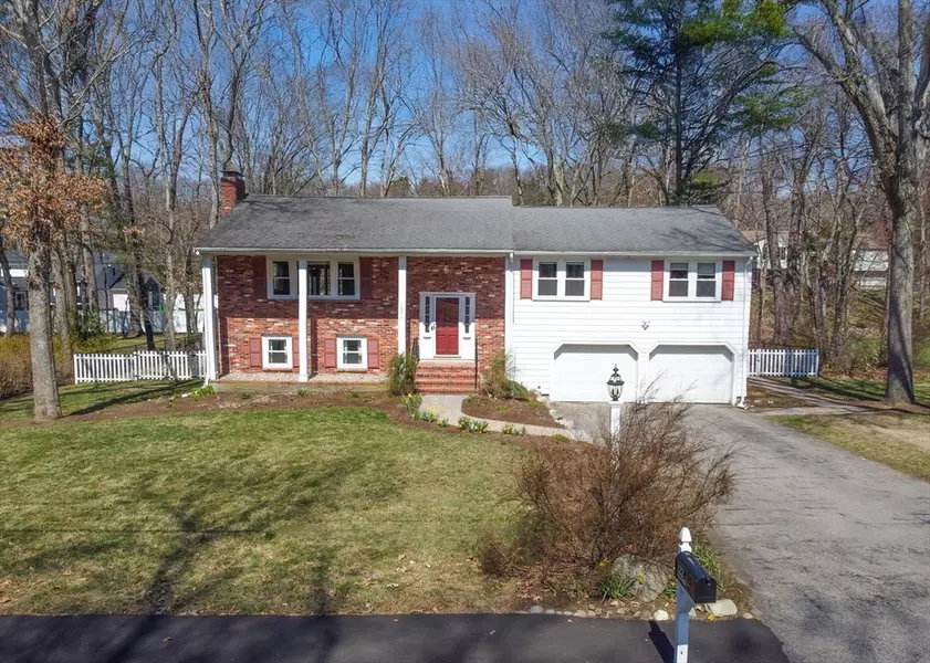 122 Green St, Medfield, MA 02052