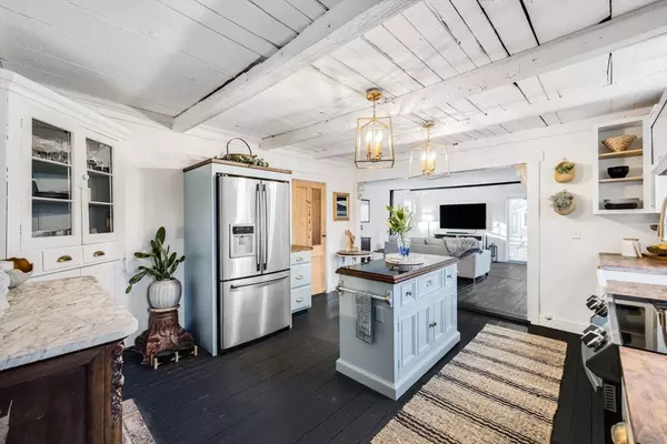 Sandwich, MA 02563,209 Main Street