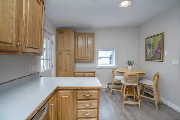 Amesbury, MA 01913,23 Merrimac St