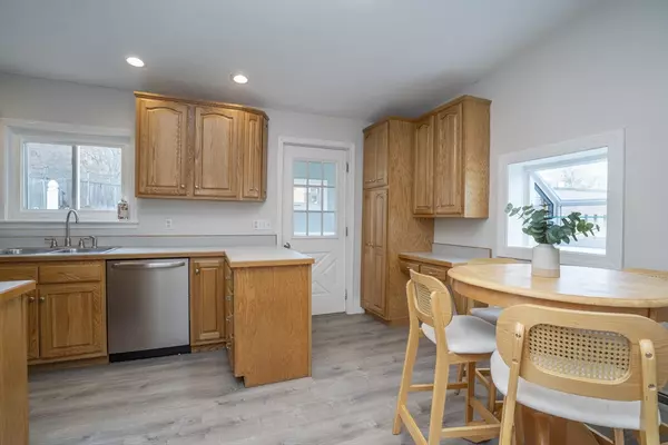 Amesbury, MA 01913,23 Merrimac St