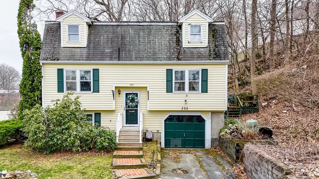 Lowell, MA 01852,355 Andover St