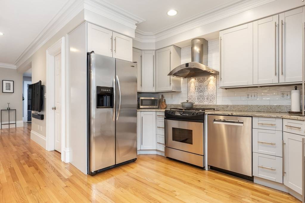 33 Concord Sq #1, Boston, MA 02118