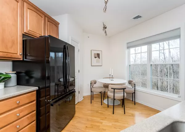 Waltham, MA 02452,53 Bartlett Way #305