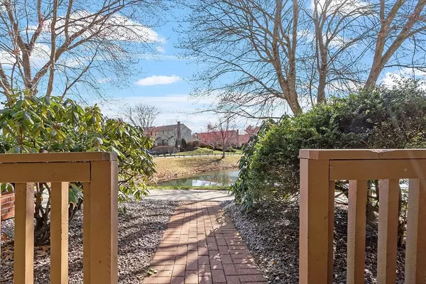 Tewksbury, MA 01876,235 Apache Way #235