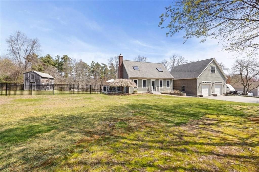 57 County St, Lakeville, MA 02347