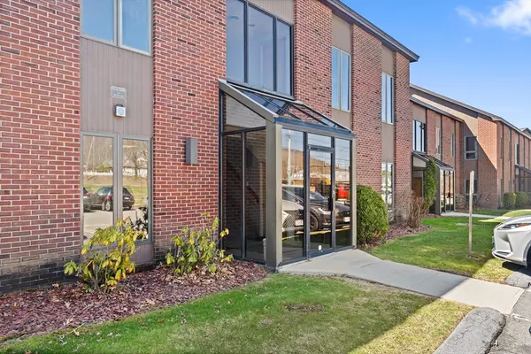 North Andover, MA 01845,871 Turnpike St #105