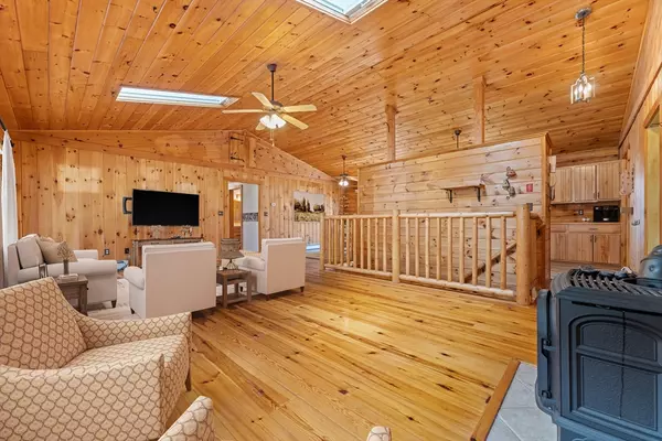 Mendon, MA 01756,15 Quissett Rd