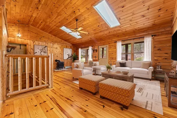 Mendon, MA 01756,15 Quissett Rd