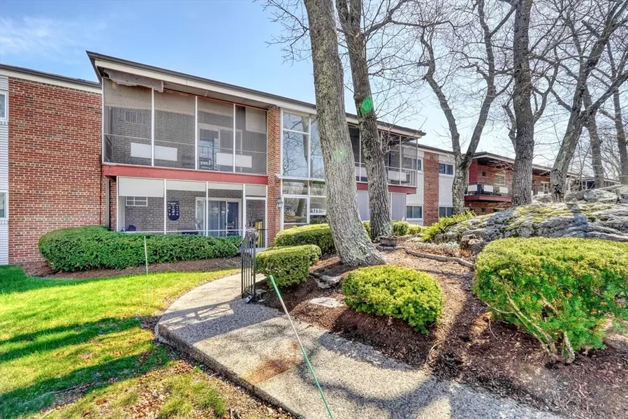 121 Grove St #7, Boston, MA 02132